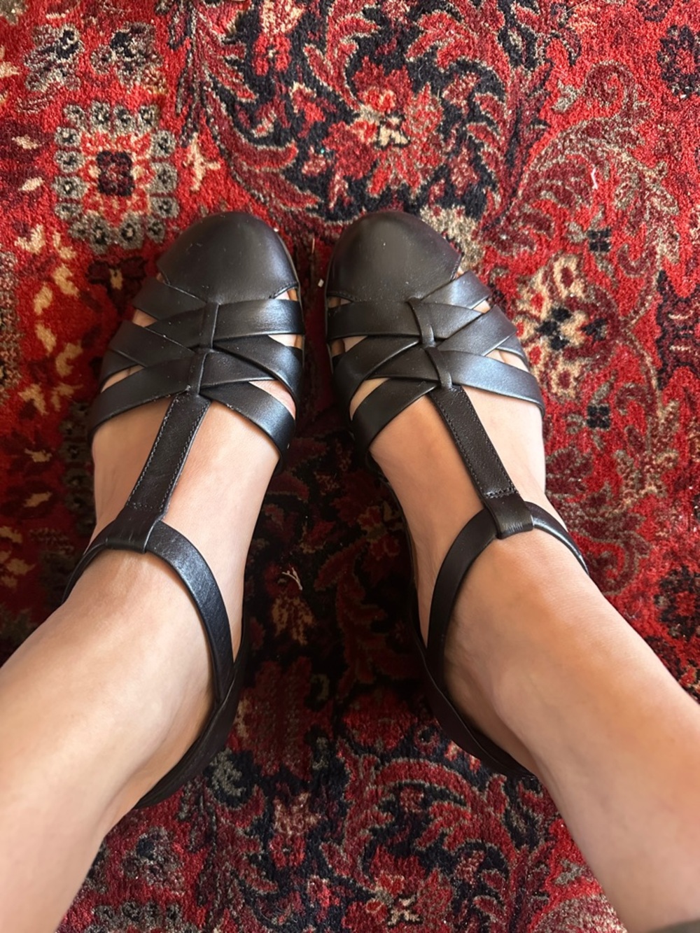 Clarks Black Leather T-Strap Closed Toe Flat Sandals Women 8 Modern Fisherman